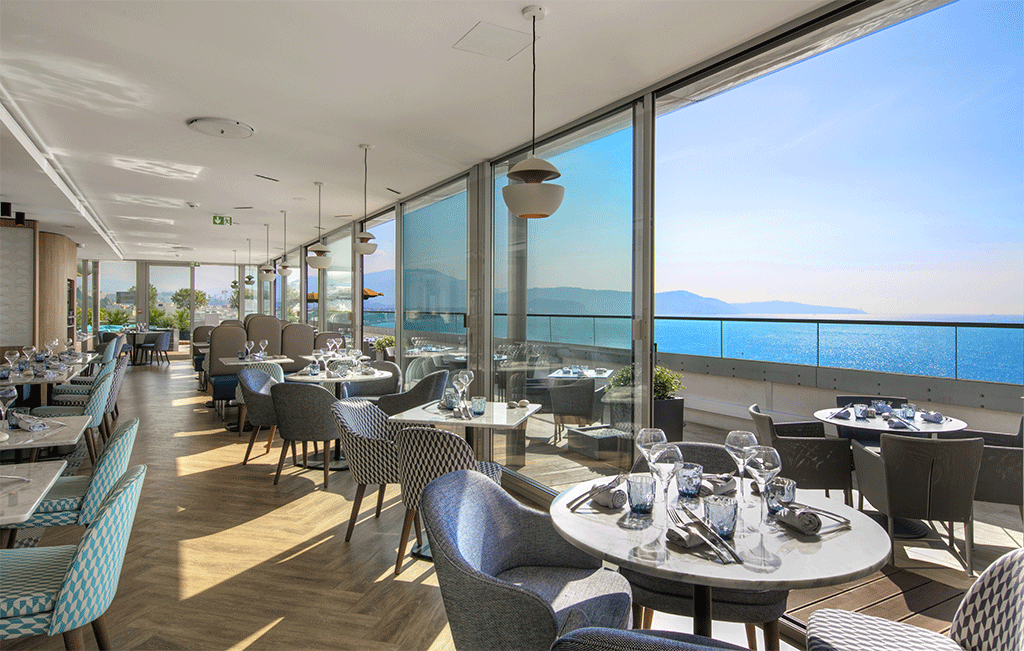 Calade rooftop restaurant - terrasse intérieur vue sur mer