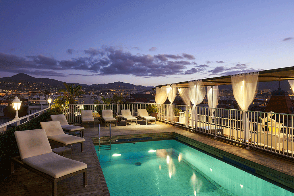 piscine rooftop nuit EssenCiel nuit