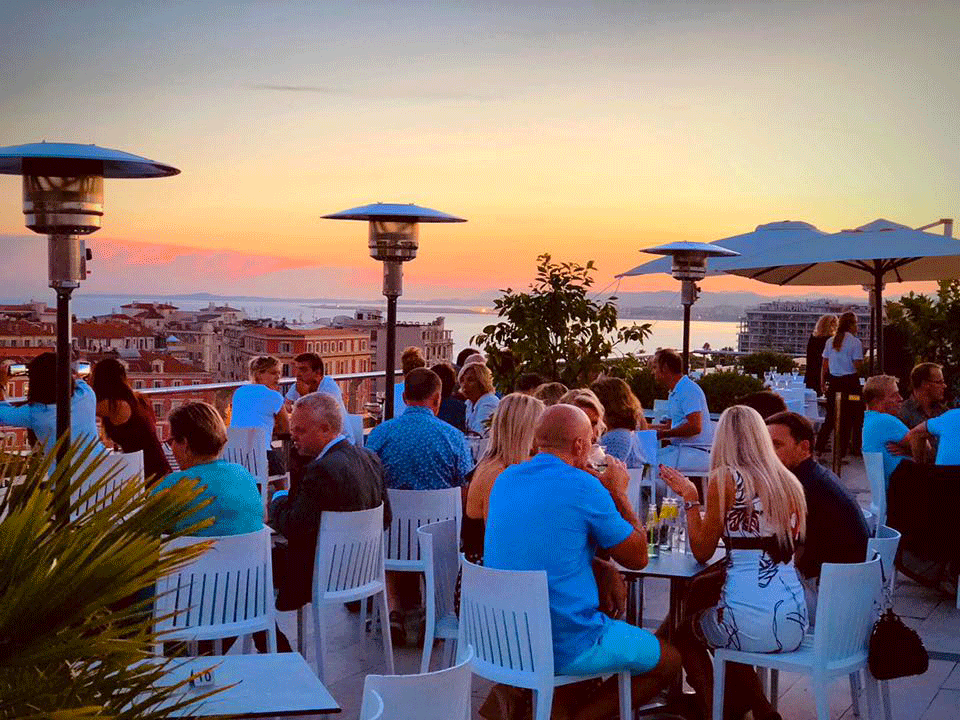 Rooftop The Moon Bar de l'hôtel Aston La Scala