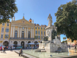 La place Garibaldi et l’avenue de la République