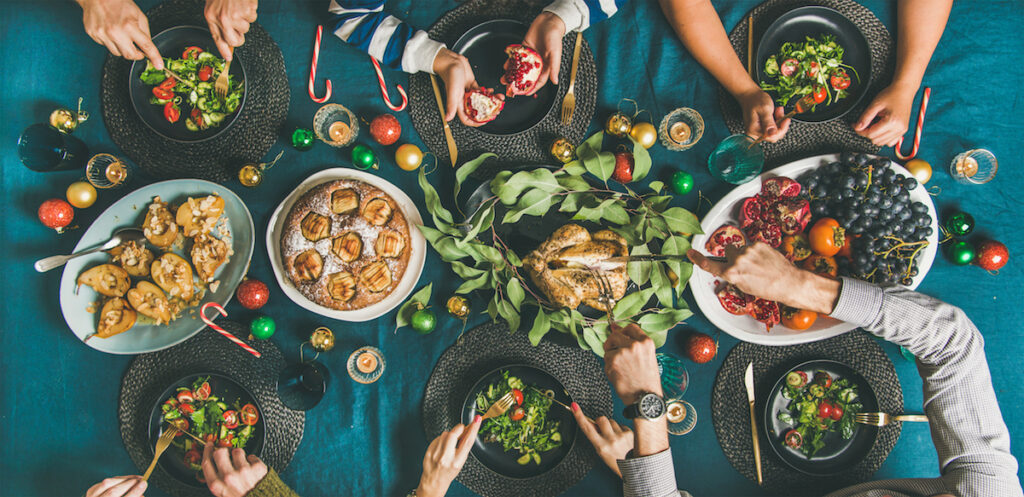 table et repas de fêtes de fin d'année