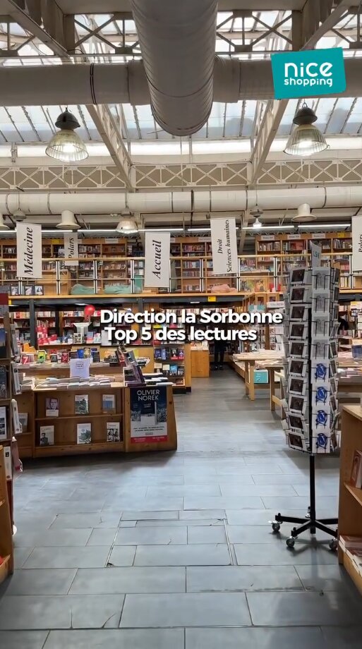 intérieur d'une librairie