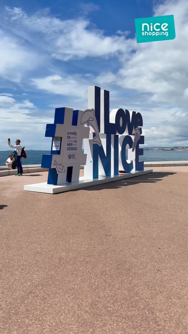 Du 2 au 14 juin, la @villedenice accueille un événement mondial & historique : la Conférence des Nations Unies sur l’Océan, pour l’Année de la Mer 🌊

La ville se prépare pour honorer cette occasion spéciale… Sous les arcades de la place Masséna, ouvre l’œil : un magnifique banc de poissons signé Daniel Mestanza t’attend 🐟 Du street art s’invite partout en ville 🎨 Et même le célèbre I LOVE NICE s’est relooké pour l’occasion ✨

Alors, t’attends quoi pour plonger dans l’ambiance avec @villedenice ? 😉

#Nice06 #IloveNice #Ichtus #unoc3 #unoc #nationsunies #ocean #anneedelamer #nice2025 #NiceShopping06 @explorenicecotedazur @villedenice