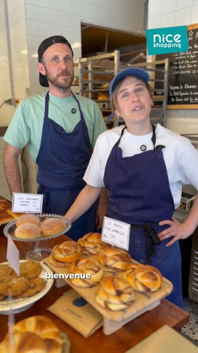 Bienvenue chez Pompon, la boulangerie artisanale tenue par un duo aussi pétillant que leur levain : Déborah & Jonathan 🥰

Ici, tout est bio, tout est bon et fait avec amour. 💛

👉 Pain au levain, douceurs sucrées, options salées ultra gourmandes…
Et surtout : une équipe qui vous accueille comme à la maison !

Notre coup de cœur ? 👉 La pompe à l’huile, typiquement local et gourmand à souhait 😍 Et toi, tu craques pour quoi chez Pompon ?

📲 Suivez-les sur Instagram : @pomponboulangerie pour ne rien manquer de leurs actualités et nouveautés.

📍Boulangerie Pompon - 15 rue Beaumont, Quartier Riquier, Nice

#PomponNice #ArtisanatLocal #PainAuLevain #BoulangerieBio #GourmandiseLocale #QuartierRiquier #NiceShopping #NiceShopping06 @umih.nca