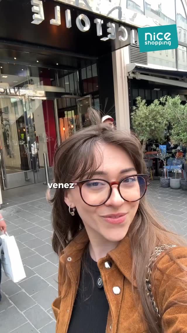 👟🧁 NOUVEAUTÉS À NICETOILE – Viens tester avec nous les dernières pépites du centre commercial sur Jean Médecin @nicetoile !

🔸 Premier arrêt : Pitadine @pitadinefrance (au niveau 2)
Pour les amoureux de cuisine méditerranéenne ❤️ Des plats généreux, un service rapide et une équipe ultra sympa ! Idéal pour une pause dej’ savoureuse 😋

🔸 Deuxième stop : Adopt’ @adoptparfums (au niveau 0)
Parfums, bougies, make-up… il y en a pour tous les goûts (et toutes les envies cadeaux 🎁). On a craqué pour leurs nouvelles senteurs : fruitées, boisées ou fleuries 💐

🔸 Troisième arrêt : SNIPES @snipes_france (au niveau -1)
Le temple du street style ! Sneakers, casquettes, accessoires et même une machine futuriste pour imperméabiliser tes chaussures 🌀 Bref, le spot stylé de NICETOILE

🔸 Dernière étape : Donuts Donuts @donutsanddonuts.fr (au niveau -1)
Le paradis du donut 🍩 ! Des étalages ultra gourmands : entre classiques et recettes originales, le plus dur, c’est de choisir… Petit bonus : ils font aussi du bubble tea 🧋(et il est très très bon 👀)

👉 Alors, tu viens avec nous faire ton shopping chez NICETOILE ?

📍C.Cial @nicetoile , 30 avenue Jean Medecin, Nice

#Nicetoile #Nouveautés #Pitadine #Snipes #Adopt #DonutsDonuts #Shopping #JeanMédecin #NiceShopping #NiceShopping06 @nice.avenue